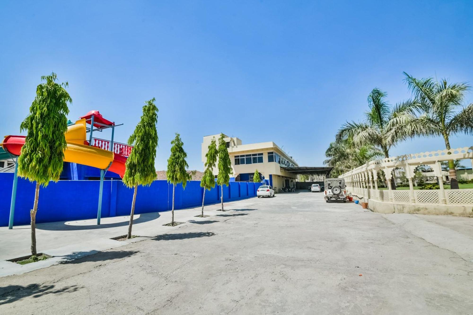 Hotel O Kalika Resort Lakāwās Exteriör bild